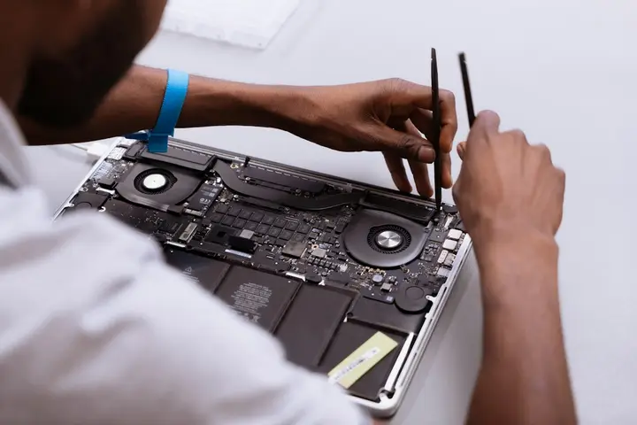 Ремонт MacBook з розбиранням